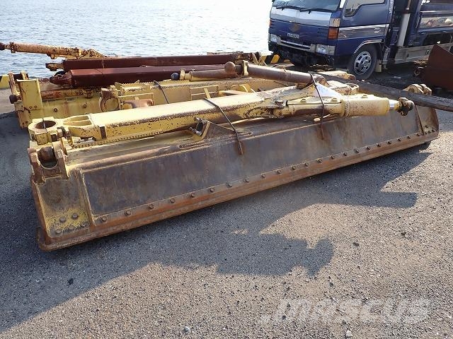 Komatsu D65PX-18 크롤러 도저