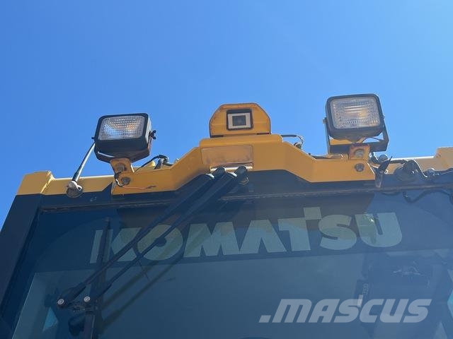 Komatsu D65PX-18 크롤러 도저