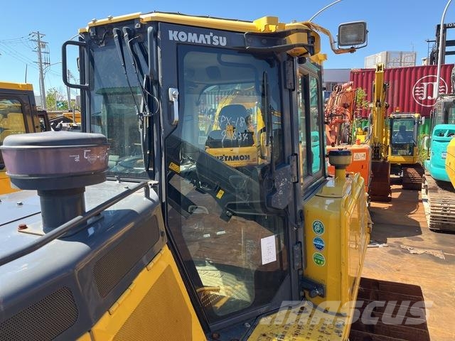 Komatsu D65PX-18 크롤러 도저