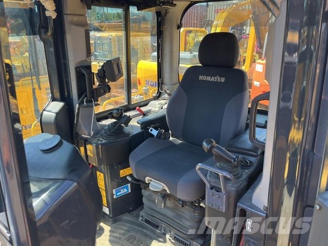 Komatsu D65PX-18 크롤러 도저