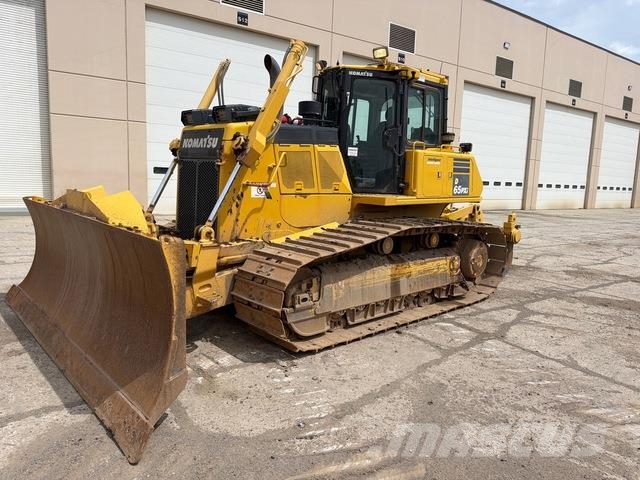 Komatsu D65PXI-18 Верижни булдозери