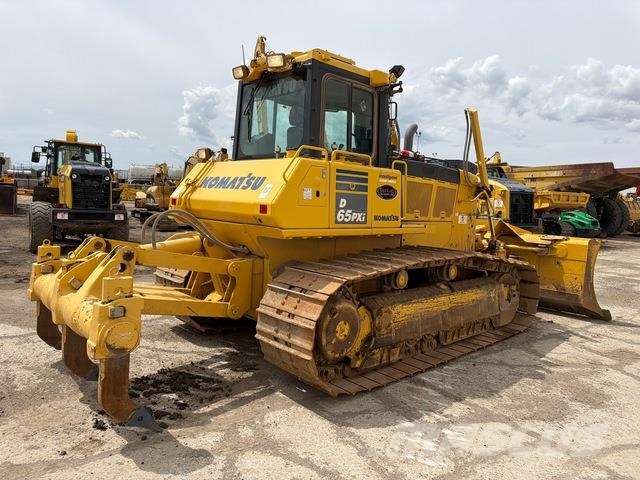 Komatsu D65PXI-18 Верижни булдозери