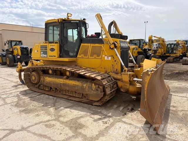 Komatsu D65PXI-18 Верижни булдозери