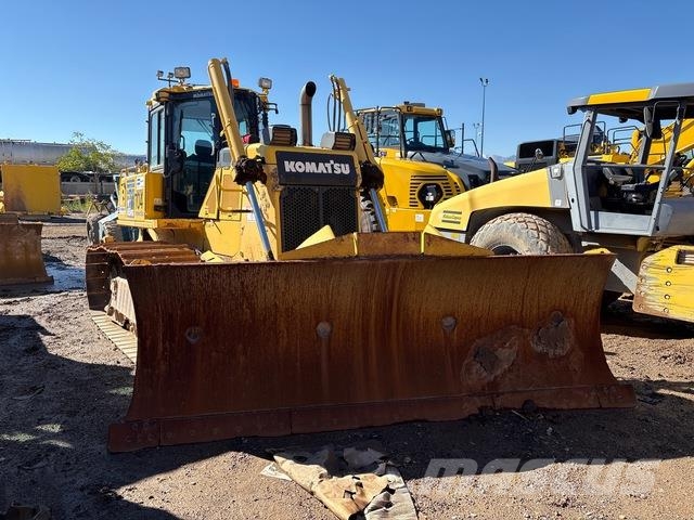 Komatsu D65PXI18 Гусеничные бульдозеры