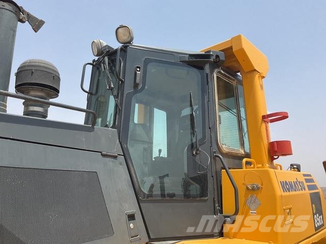 Komatsu D85EX-15 履帶推土機