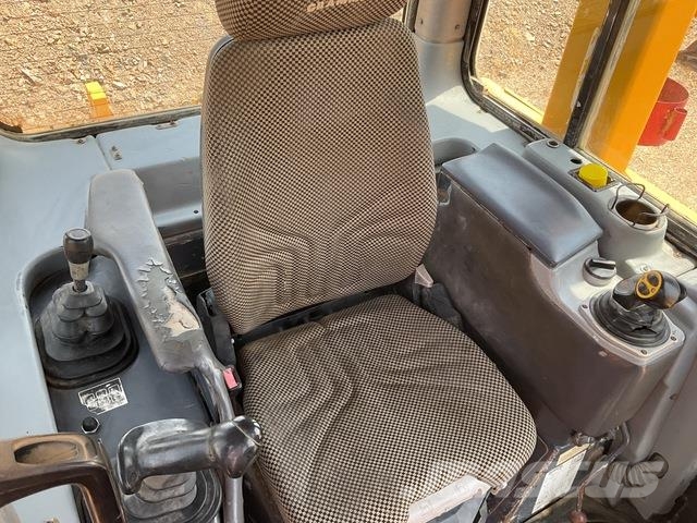 Komatsu D85EX-15 履帶推土機