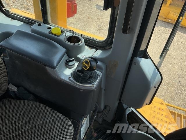 Komatsu D85EX-15 履帶推土機