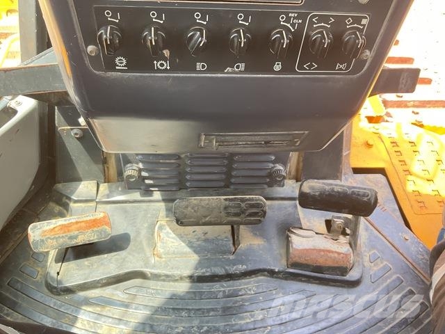 Komatsu D85EX-15 履帶推土機