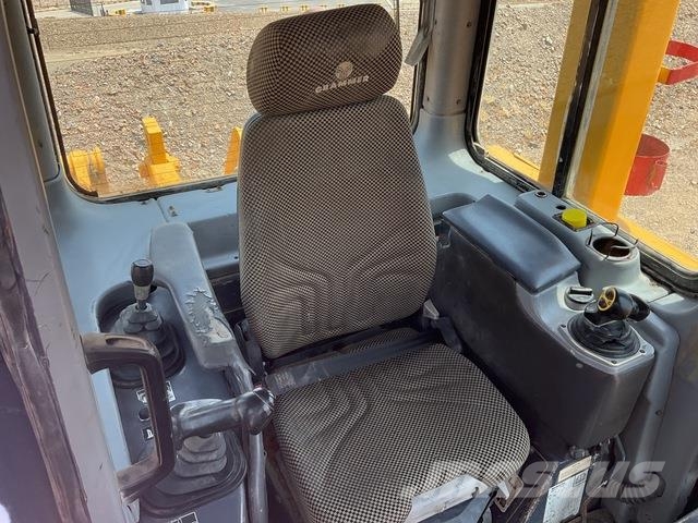 Komatsu D85EX-15 履帶推土機