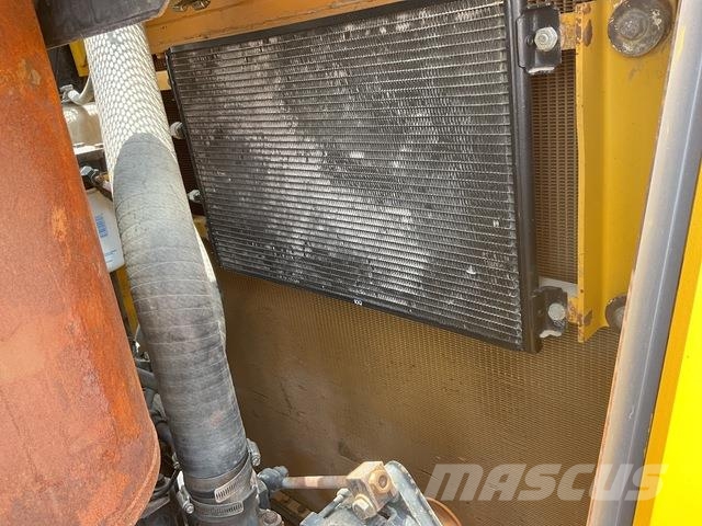 Komatsu D85EX-15 履帶推土機