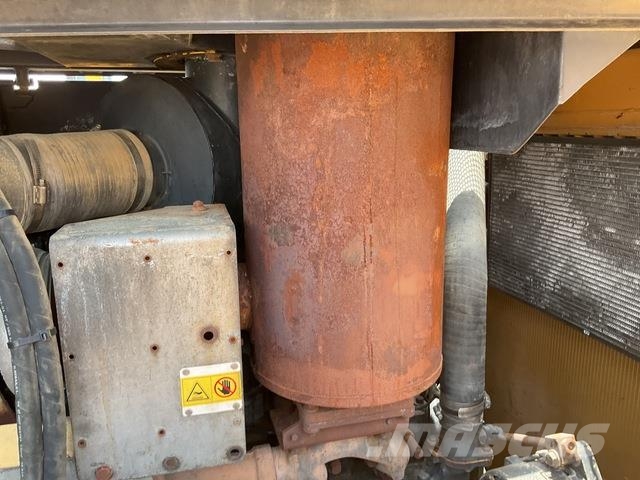 Komatsu D85EX-15 履帶推土機