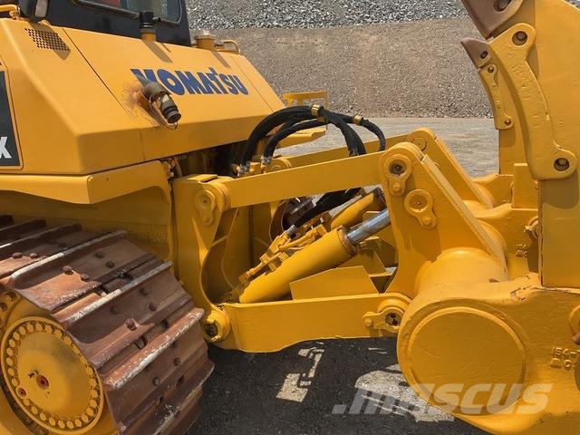 Komatsu D85EX-15 履帶推土機