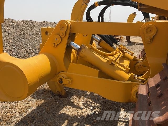 Komatsu D85EX-15 履帶推土機