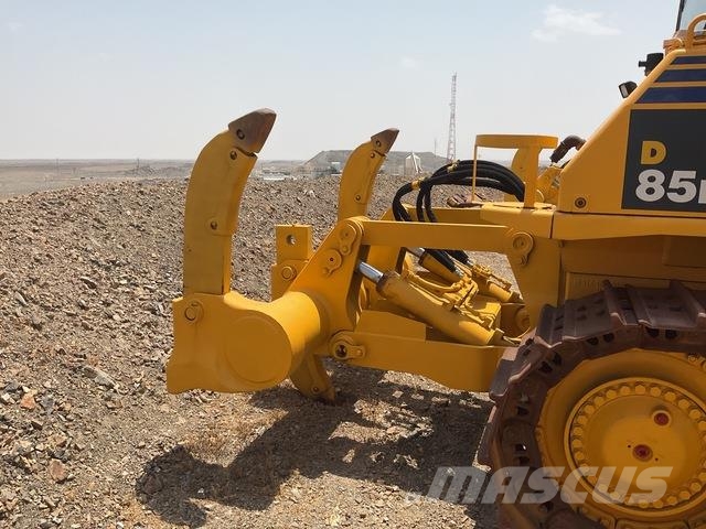 Komatsu D85EX-15 履帶推土機