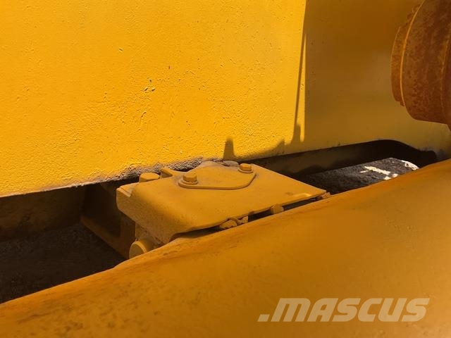 Komatsu D85EX-15 履帶推土機