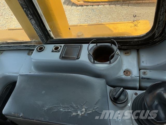 Komatsu D85EX-15 Vikšriniai buldozeriai