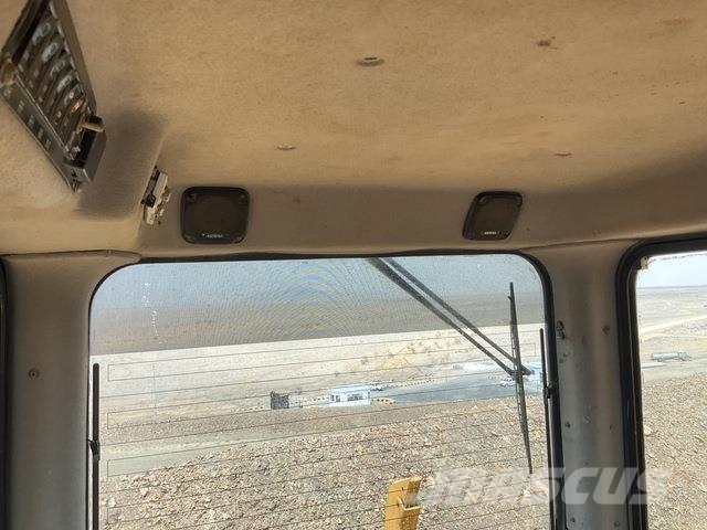 Komatsu D85EX-15 Vikšriniai buldozeriai
