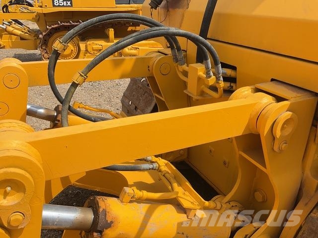 Komatsu D85EX-15 Vikšriniai buldozeriai