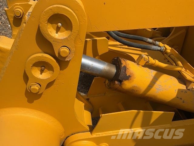 Komatsu D85EX-15 Vikšriniai buldozeriai