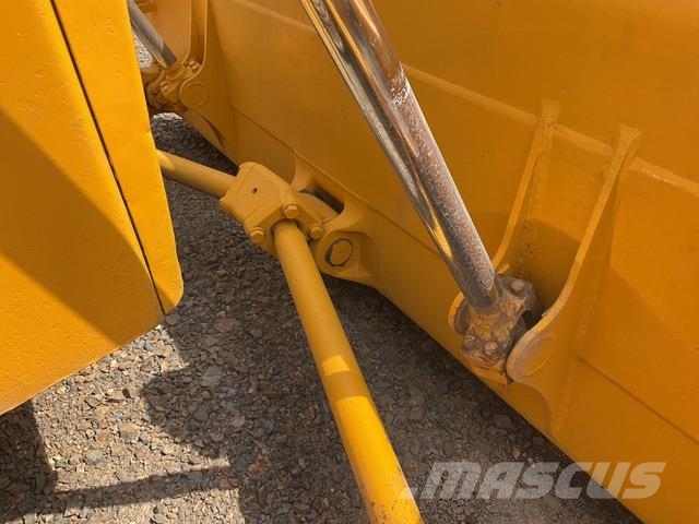 Komatsu D85EX-15 Vikšriniai buldozeriai