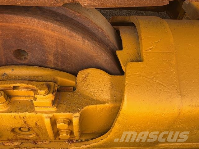 Komatsu D85EX-15 Vikšriniai buldozeriai