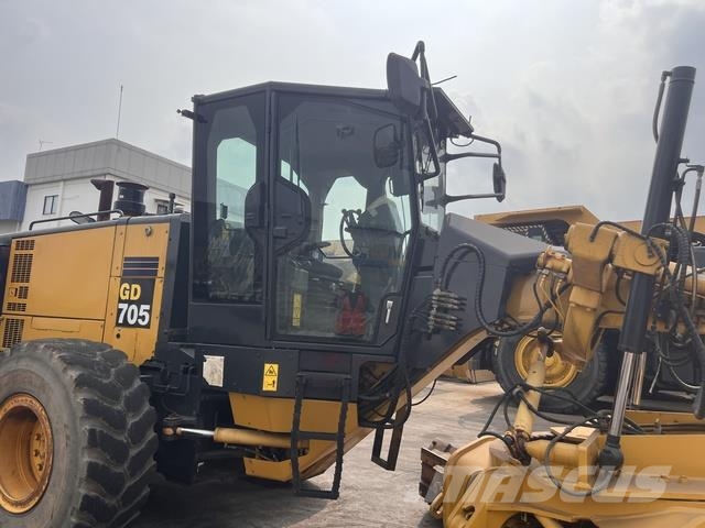 Komatsu GD705-5 Tiehöylät