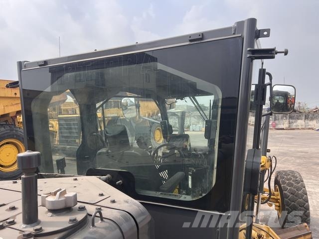 Komatsu GD705-5 Tiehöylät