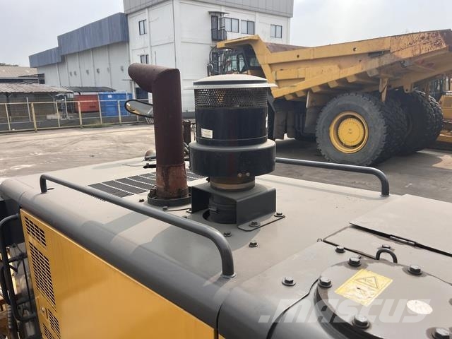 Komatsu GD705-5 Tiehöylät