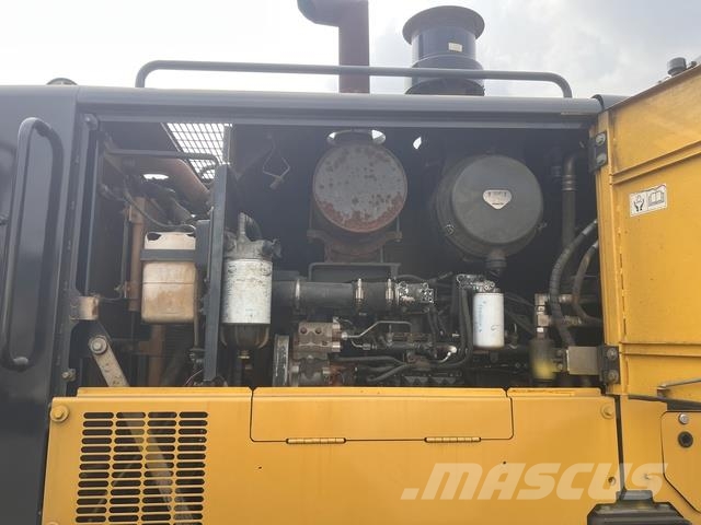 Komatsu GD705-5 Tiehöylät