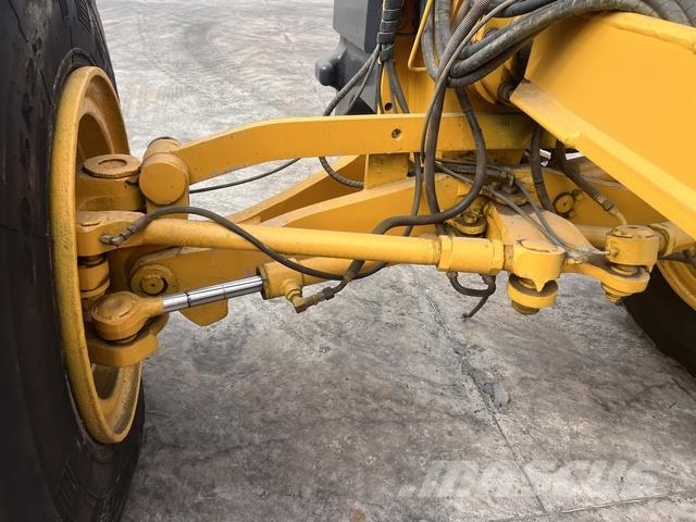 Komatsu GD705-5 Tiehöylät