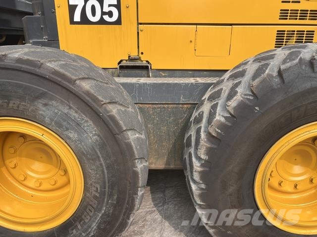 Komatsu GD705-5 Tiehöylät
