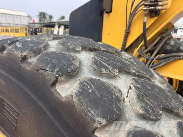 Komatsu GD705-5 Tiehöylät