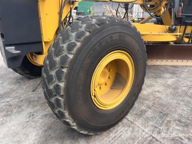 Komatsu GD705-5 Tiehöylät