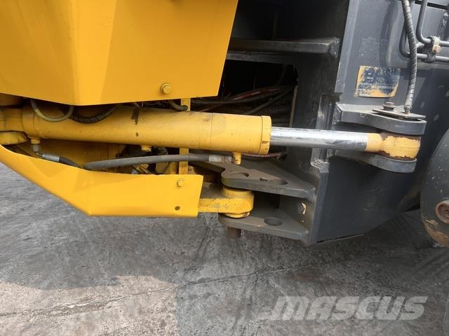 Komatsu GD705-5 Tiehöylät