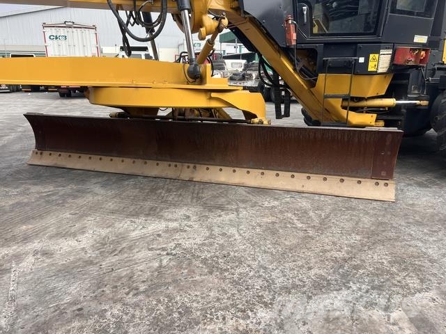 Komatsu GD705-5 Tiehöylät