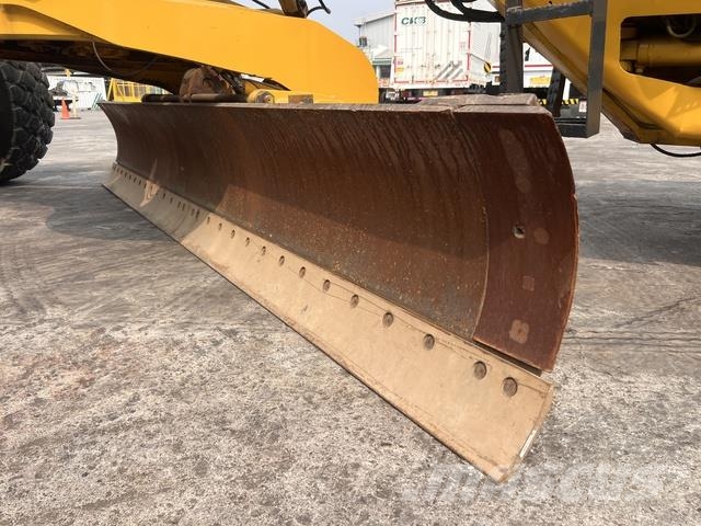 Komatsu GD705-5 Tiehöylät