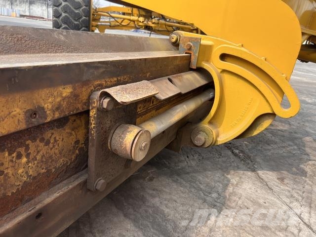 Komatsu GD705-5 Tiehöylät
