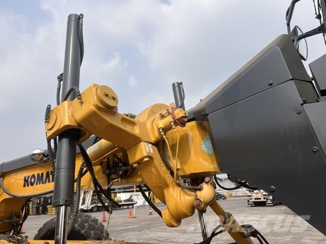 Komatsu GD705-5 Tiehöylät