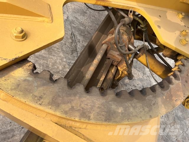 Komatsu GD705-5 Tiehöylät