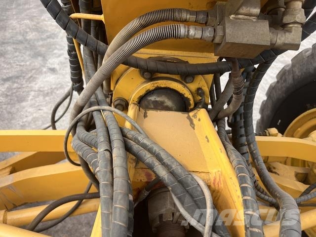 Komatsu GD705-5 Tiehöylät