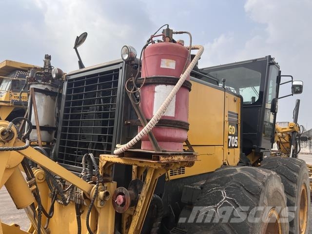 Komatsu GD705-5 Tiehöylät