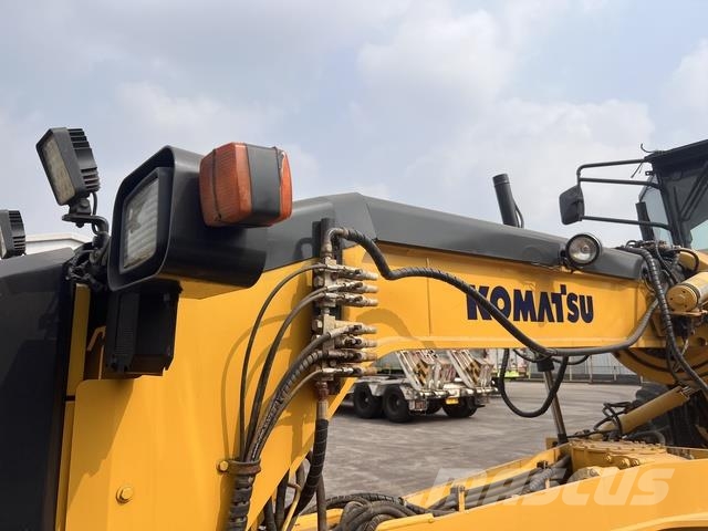 Komatsu GD705-5 Tiehöylät