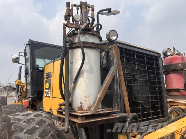 Komatsu GD705-5 Tiehöylät