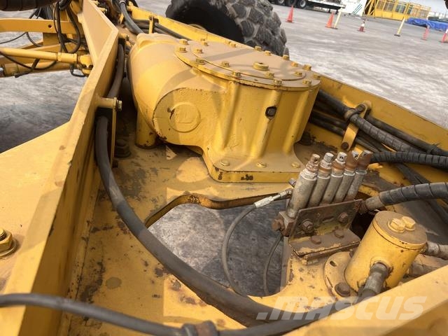 Komatsu GD705-5 Tiehöylät