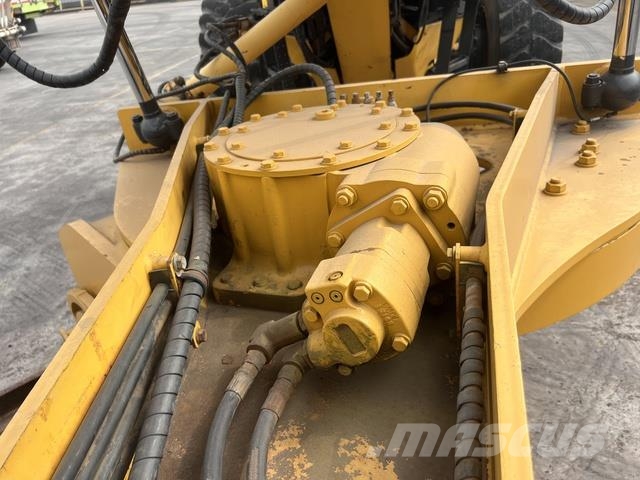 Komatsu GD705-5 Tiehöylät