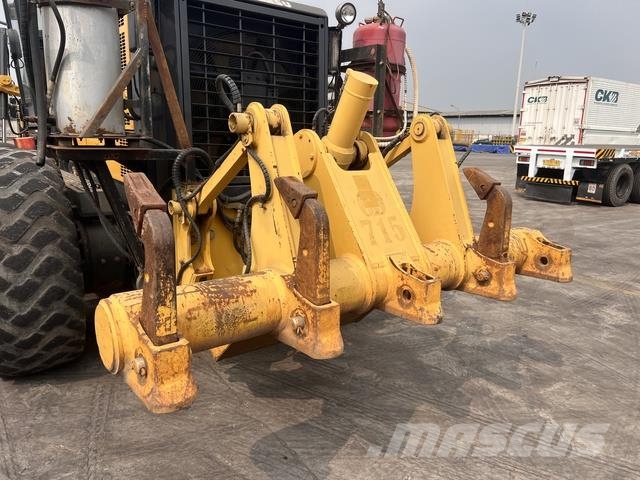 Komatsu GD705-5 Tiehöylät