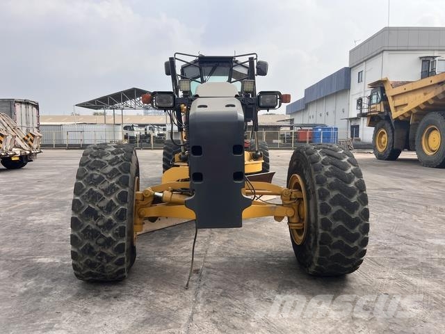 Komatsu GD705-5 Tiehöylät