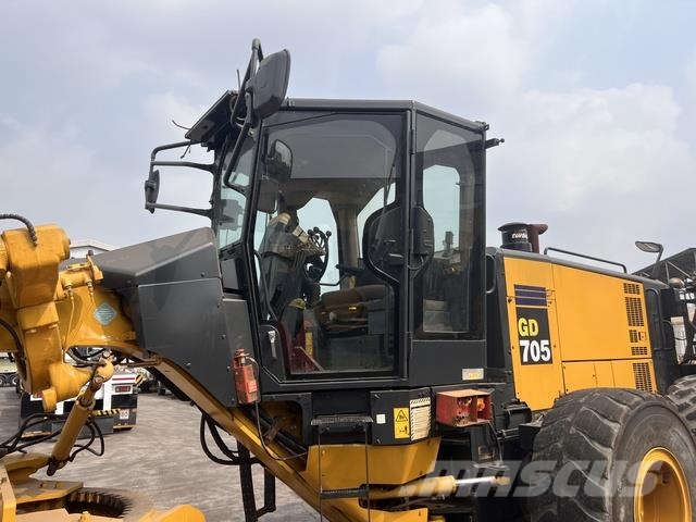 Komatsu GD705-5 Tiehöylät