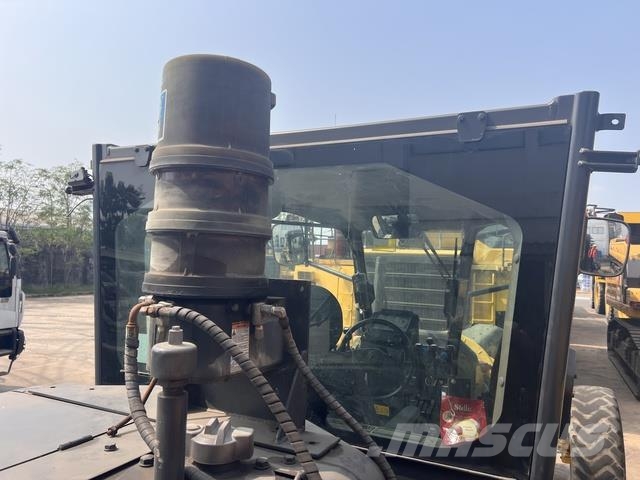 Komatsu GD705-5 Grejdery