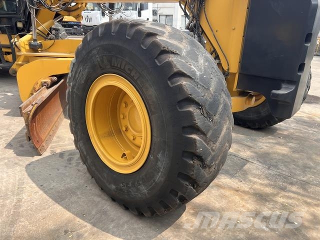 Komatsu GD705-5 Grejdery